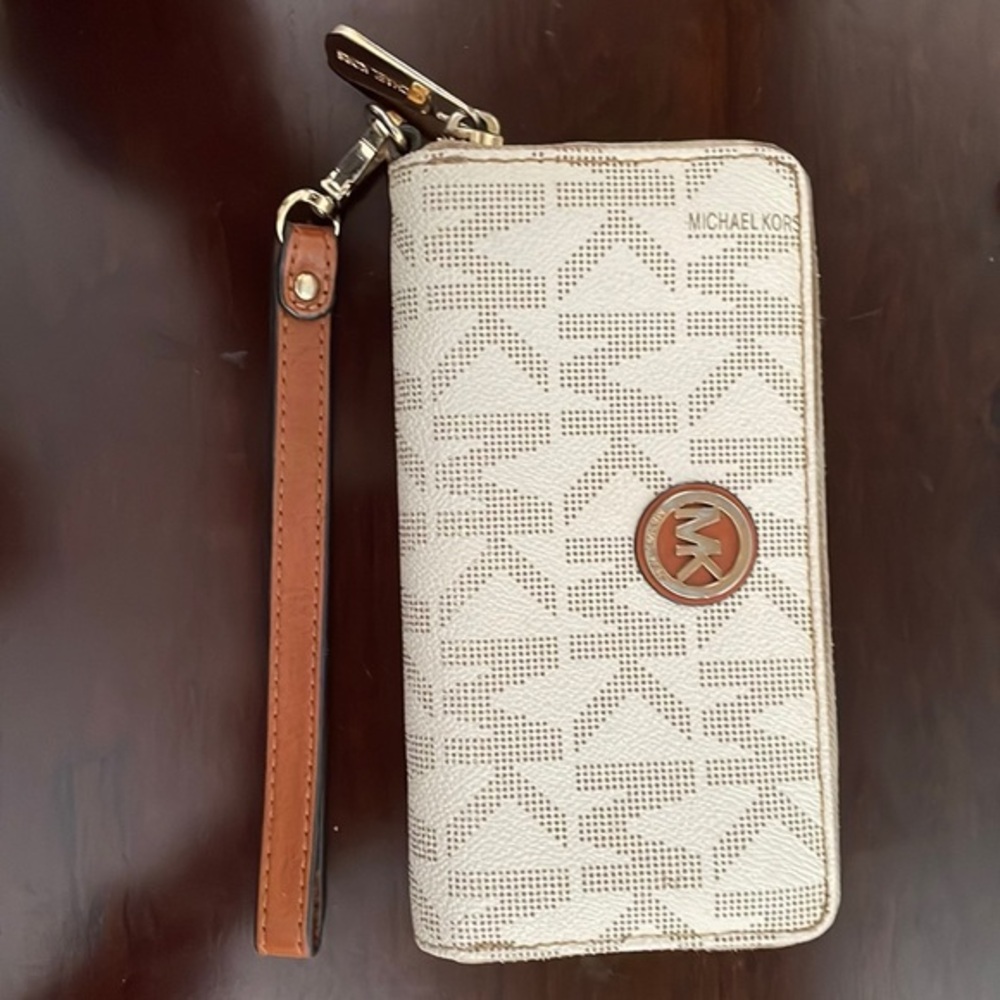 MK vanilla wallet